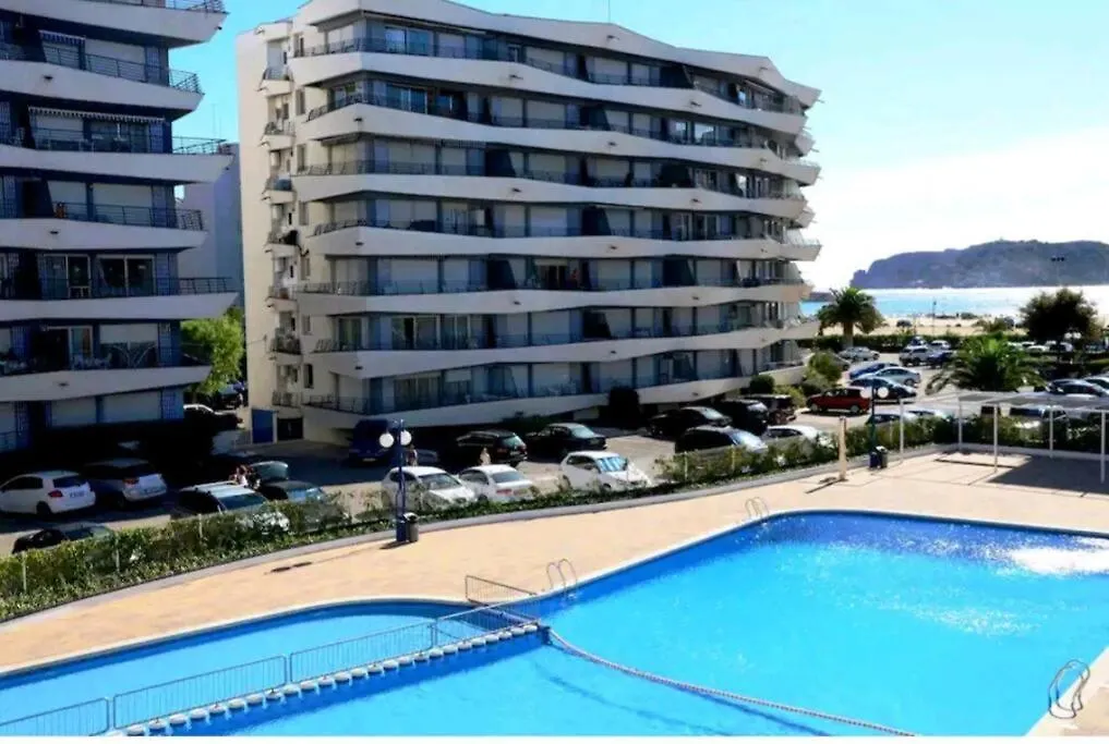 アパート レスタルティットVibras Estartit Playa Y Piscinaアパートメント